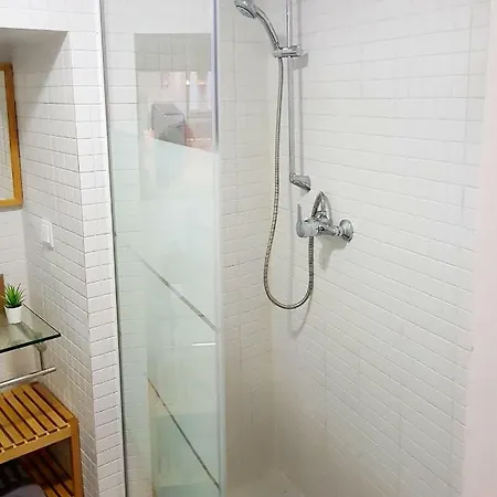 * 5 Star In Historic District * Walk 2 Alfama! * Lisbona