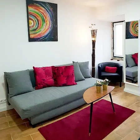 * 5 Star In Historic District * Walk 2 Alfama! Apartment *